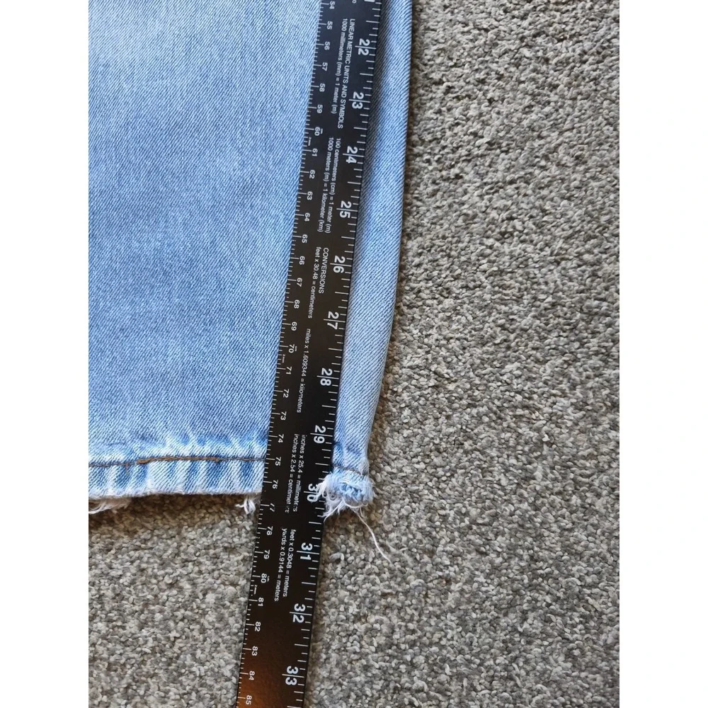 Levi's 560 Men's Relaxed Fit Distressed Light Wash Jeans 36X30‎